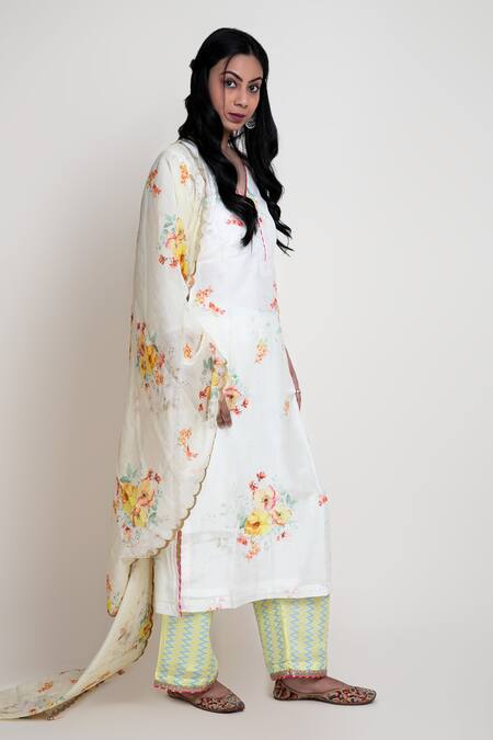 Abbaran White Chanderi, Cotton Silk Digital Print Round Floral Kurta Palazzo Set Online at Aza Fashions Abbaran_White Chanderi, Cotton Silk Digital Print Round Floral Kurta Palazzo Set_Online_at_Aza_Fashions