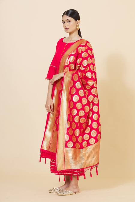 Buy_Nazaakat By Samara Singh_Red Banarasi Silk Dupatta_Online_at_Aza_Fashions