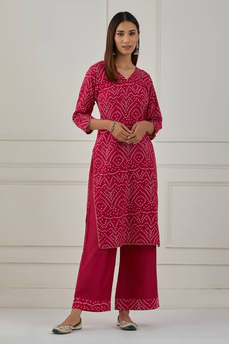 Musal_Fuchsia Chanderi, Cotton Embroidery V-neck Gulab Bandhani Print Kurta Pant Set_Online_at_Aza_Fashions