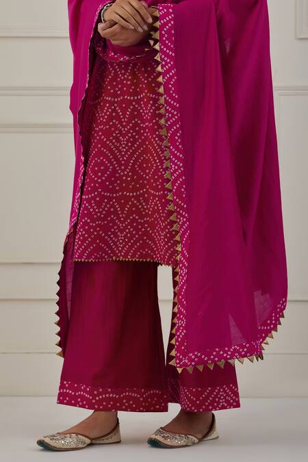 Musal_Fuchsia Chanderi, Cotton Embroidery V-neck Gulab Bandhani Print Kurta Pant Set_at_Aza_Fashions