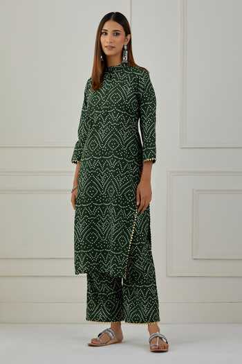 Musal Green Chanderi, Cotton Embroidery Bandeau Neck Dark Bandhani Print Kurta Set Online at Aza Fashions Musal_Green Chanderi, Cotton Embroidery Bandeau Neck Dark Bandhani Print Kurta Set _Online_at_Aza_Fashions