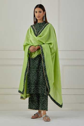Shop Musal Green Chanderi, Cotton Embroidery Bandeau Neck Dark Bandhani Print Kurta Set Online at Aza Fashions Shop_Musal_Green Chanderi, Cotton Embroidery Bandeau Neck Dark Bandhani Print Kurta Set _Online_at_Aza_Fashions
