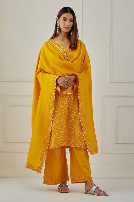 Shop Musal Yellow Chanderi, Cotton Lace, Sequins Peeliya Bandhani Print Kurta Pant Set Online at Aza Fashions Shop_Musal_Yellow Chanderi, Cotton Lace, Sequins Peeliya Bandhani Print Kurta Pant Set_Online_at_Aza_Fashions