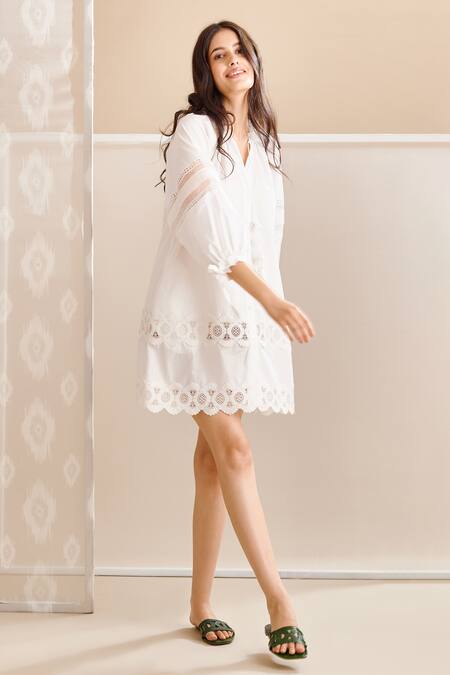 Bunka White Cotton Embellished Crochet Lace Work And 3d Organza Nysa Tunic Online at Aza Fashions Bunka_White Cotton Embellished Crochet Lace Work And 3d Organza Nysa Tunic _Online_at_Aza_Fashions