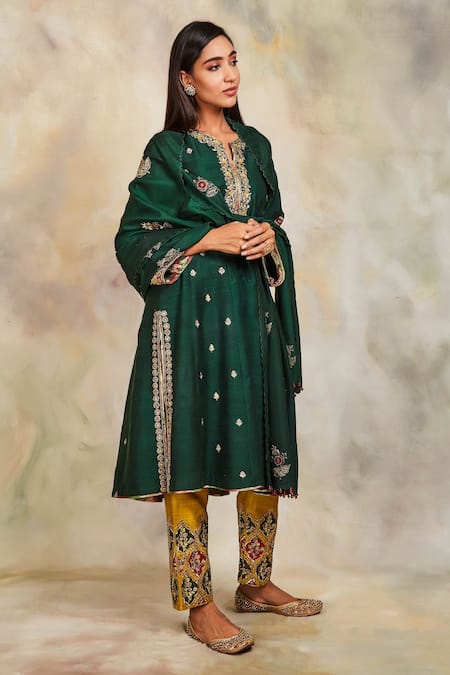 Sue Mue Embroidered Kurta Set 