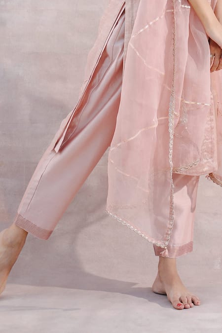 Buy Label Mansi Nagdev Pink Tissue, Chanderi Embroidery, Sequins V-neck Afreen Bodice Kurta Set Online at Aza Fashions Buy_Label Mansi Nagdev_Pink Tissue, Chanderi Embroidery, Sequins V-neck Afreen Bodice Kurta Set _Online_at_Aza_Fashions