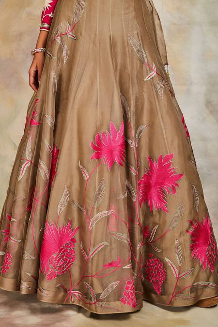 Sue Mue Green Organza V Neck Embroidered Lehenga Set at Aza Fashions Sue Mue_Green Organza V Neck Embroidered Lehenga Set _at_Aza_Fashions