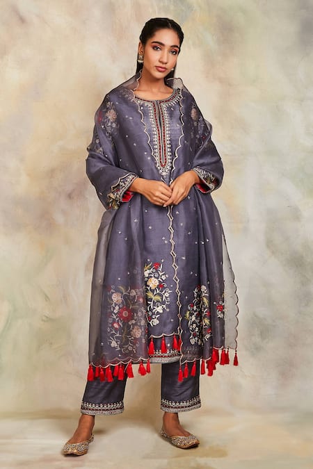 Sue Mue Embroidered Kurta Set 