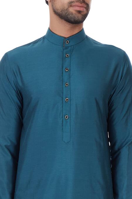 Vavci_Blue Cotton Silk Solid Kurta_at_Aza_Fashions