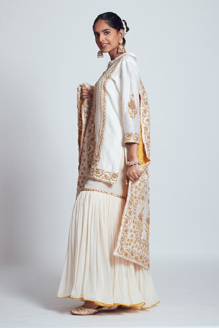 Sheetal Batra_White Kurta And Dupatta Chanderi Silk Gharara Georgette Banarasi Round Set _Online_at_Aza_Fashions