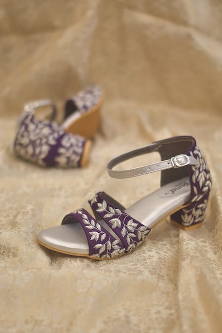 AROUND ALWAYS Zari Work Block Heels 