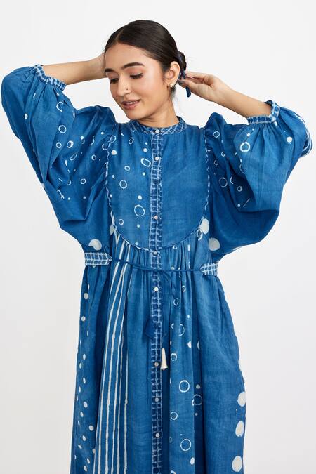 JAYATI GOENKA_Blue , Satin Mandarin Collar Geometric Print Dress _Online_at_Aza_Fashions