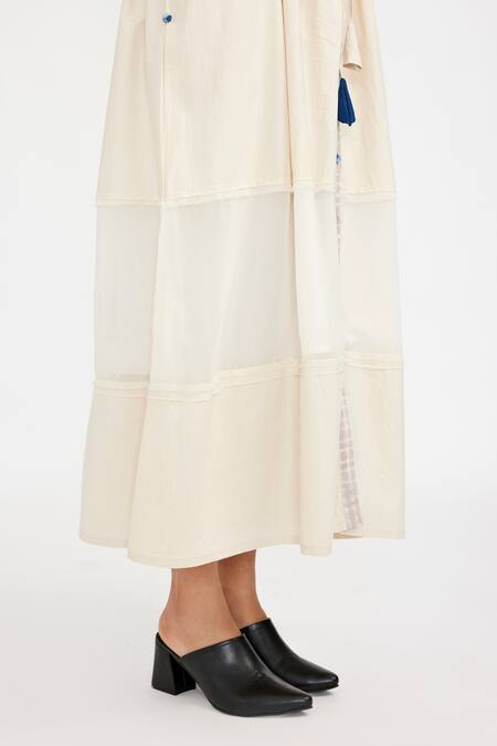 JAYATI GOENKA White Cotton Mandarin Collar Bodice Hand Block Printed Dress at Aza Fashions JAYATI GOENKA_White Cotton Mandarin Collar Bodice Hand Block Printed Dress _at_Aza_Fashions