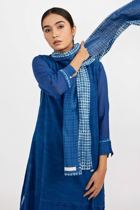 Shop_JAYATI GOENKA_Blue Cotton Mandarin Collar Kurta Set With Hand Block Print Stole _Online_at_Aza_Fashions