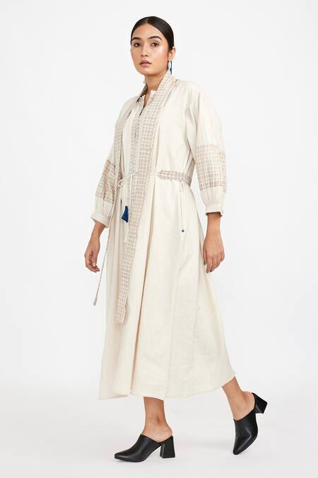 Buy_JAYATI GOENKA_White Cotton Embroidery V-neck Placket Print Dress _Online_at_Aza_Fashions