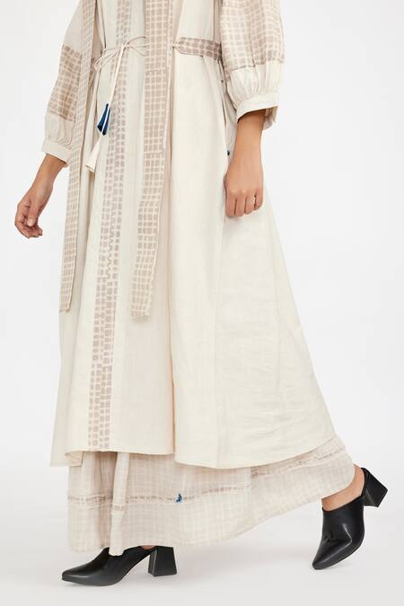 JAYATI GOENKA_White , Satin Checkered Placed Hanblock Print Kurta And Skirt Set _at_Aza_Fashions