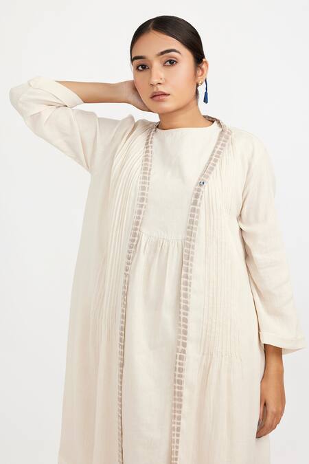 Buy JAYATI GOENKA White Cotton Open Neck, Mandarin Collar Pintuck Robe Solid Tunic Set Online at Aza Fashions Buy_JAYATI GOENKA_White Cotton Open Neck, Mandarin Collar Pintuck Robe Solid Tunic Set _Online_at_Aza_Fashions