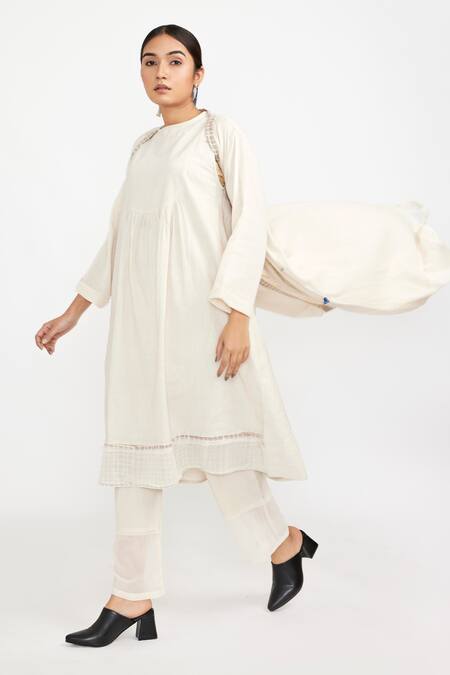 JAYATI GOENKA White Cotton Open Neck, Mandarin Collar Pintuck Robe Solid Tunic Set at Aza Fashions JAYATI GOENKA_White Cotton Open Neck, Mandarin Collar Pintuck Robe Solid Tunic Set _at_Aza_Fashions
