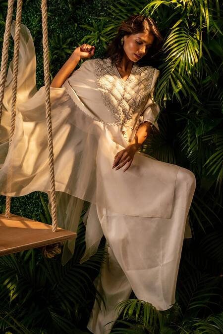 Pallavi Poddar Ivory Organza Tassels V-neck Bodice Embroidered Tunic And Pant Set at Aza Fashions Pallavi Poddar_Ivory Organza Tassels V-neck Bodice Embroidered Tunic And Pant Set _at_Aza_Fashions