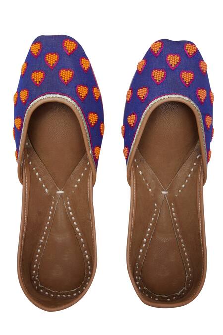 Shop_5elements_Blue Heart-motif-bead-embroidered-juttis_at_Aza_Fashions