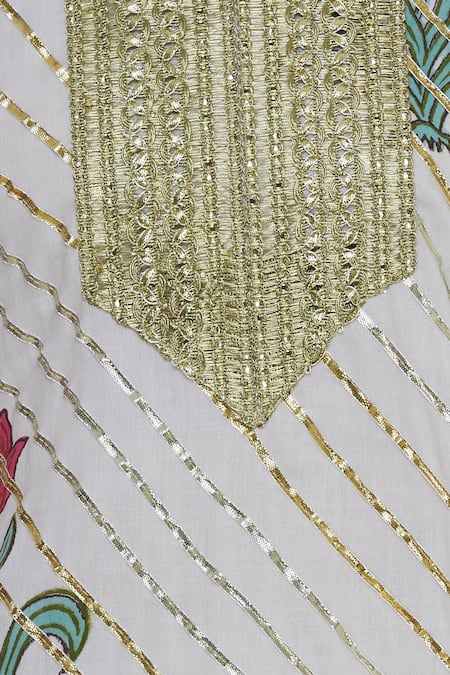 Kunwarani Ritu_White Chanderi Gota Patti Embroidered Mandarin Floral Printed Kurta Lehenga Set _at_Aza_Fashions