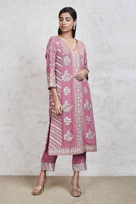 Sue Mue Pink Georgette Resham, Zari And Sequin V Neck Embroidered Kurta Pant Set Online at Aza Fashions Sue Mue_Pink Georgette Resham, Zari And Sequin V Neck Embroidered Kurta Pant Set_Online_at_Aza_Fashions