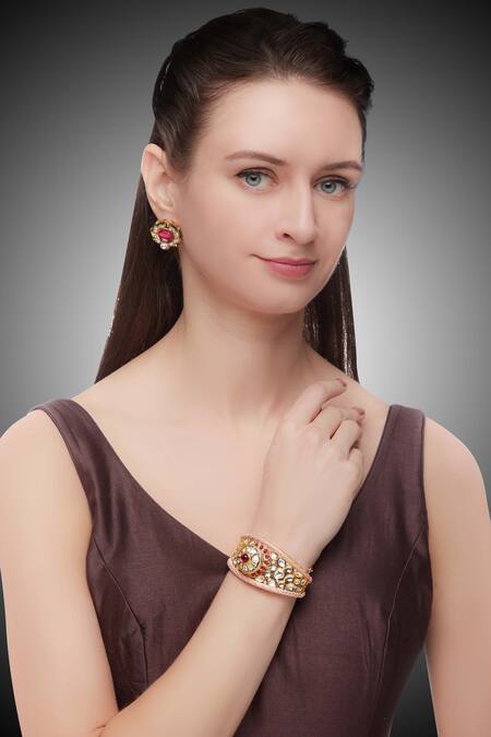 Shop Kiwi By Musskan Gold Plated Kundan Cuff at Aza Fashions Shop_Kiwi By Musskan_Gold Plated Kundan Cuff_at_Aza_Fashions