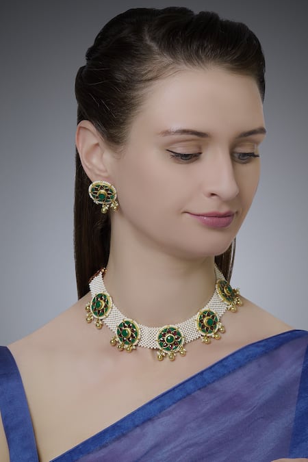 Shop BelsI'S White Kundan Choker Set at Aza Fashions Shop_BelsI'S_White Kundan Choker Set_at_Aza_Fashions