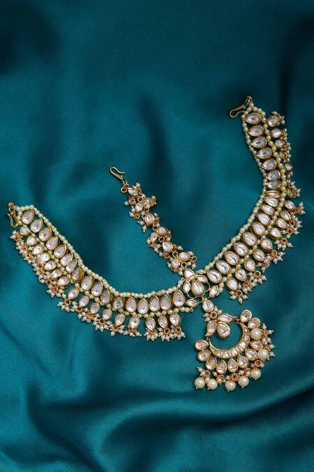 Chaotiq By Arti Gold Plated Stone Kundan Maathapatti Online at Aza Fashions Chaotiq By Arti_Gold Plated Stone Kundan Maathapatti_Online_at_Aza_Fashions