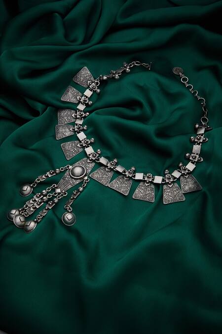 Buy Rengge Silver Plated Metal Geometric Pendant Necklace Online at Aza Fashions Buy_Rengge_Silver Plated Metal Geometric Pendant Necklace_Online_at_Aza_Fashions