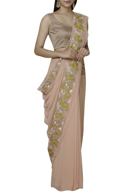 AHARIN INDIA Embroidered Saree Set 