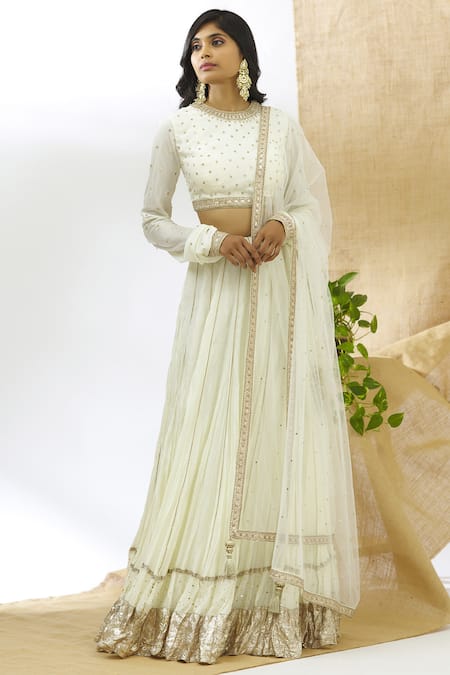 Embroidery Machine Fascinating White Colored Lehenga With Golden Jari And  Diamond Work at best price in Surat