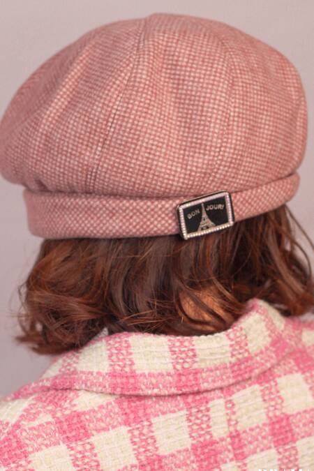 Buy Hair Drama CO Pink Broach Embellished Emily In Paris Metal Beret Buy_Hair Drama CO_Pink Broach Embellished Emily In Paris Metal Beret