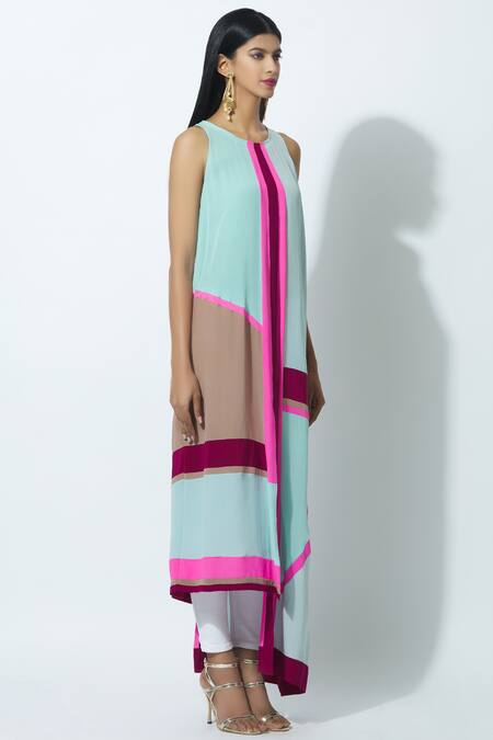 India Couture Week 2016 - Manish Malhotra #ICW2016 #ManishMalhotra  #ThePersianStory #DeepikaPad… | Indian gowns dresses, Indian fashion  dresses, Party wear dresses