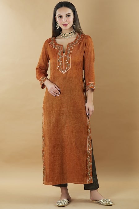 Nini Mishra Embroidered Long Kurta 