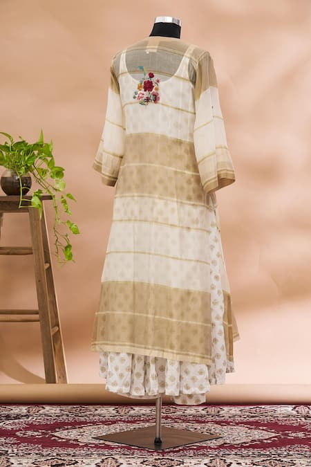 Shop Prama By Pratima Pandey White Kurta Round Embroidered And Palazzo Set at Aza Fashions Shop_Prama By Pratima Pandey_White Kurta Round Embroidered And Palazzo Set _at_Aza_Fashions