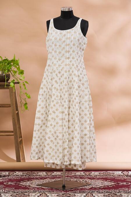 Prama By Pratima Pandey White Kurta Round Embroidered And Palazzo Set Online at Aza Fashions Prama By Pratima Pandey_White Kurta Round Embroidered And Palazzo Set _Online_at_Aza_Fashions