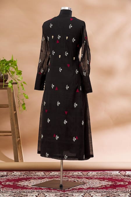 Shop Prama By Pratima Pandey Black V Neck Emboridered Kurta at Aza Fashions Shop_Prama By Pratima Pandey_Black V Neck Emboridered Kurta _at_Aza_Fashions