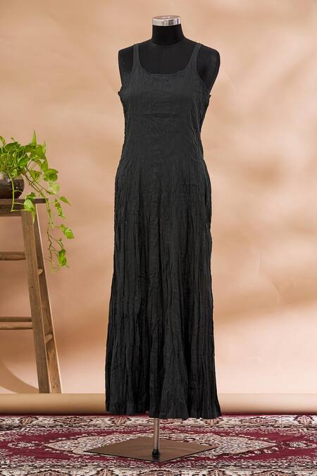 Prama By Pratima Pandey Black V Neck Emboridered Kurta Online at Aza Fashions Prama By Pratima Pandey_Black V Neck Emboridered Kurta _Online_at_Aza_Fashions