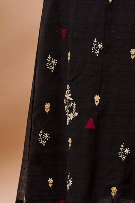 Prama By Pratima Pandey Black V Neck Emboridered Kurta at Aza Fashions Prama By Pratima Pandey_Black V Neck Emboridered Kurta _at_Aza_Fashions