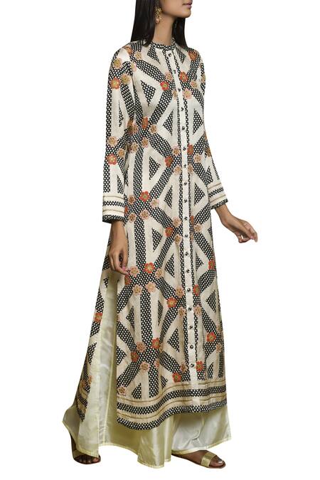 Swati Vijaivargie_Off White Round Embroidered Long Kurta _Online_at_Aza_Fashions