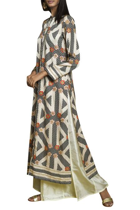 Buy_Swati Vijaivargie_Off White Round Embroidered Long Kurta _Online_at_Aza_Fashions