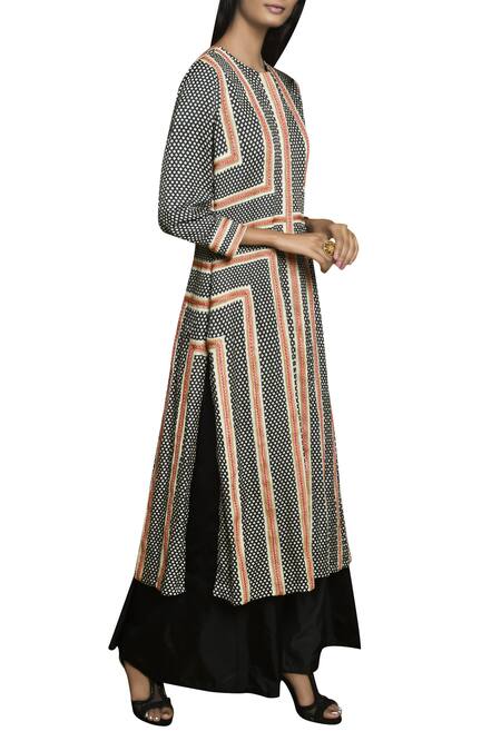 Swati Vijaivargie_Black Round Linen Satin Kurta  _Online_at_Aza_Fashions