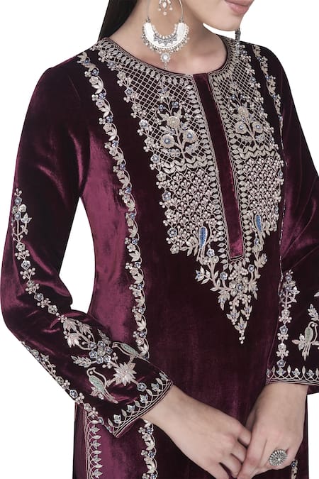 Anita dongre velvet on sale suit