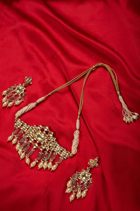 Buy_BelsI'S_White Kundan Flower Choker Necklace With Earrings_Online_at_Aza_Fashions