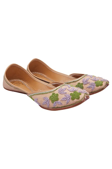 Vareli Bafna Floral Zardozi Embroidered Juttis 
