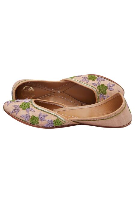 Vareli Bafna_Beige Floral Zardozi Embroidered Juttis _Online_at_Aza_Fashions