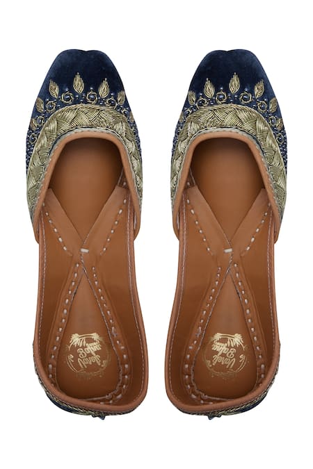 Vareli Bafna Zardozi Pearl Embroidered Juttis 