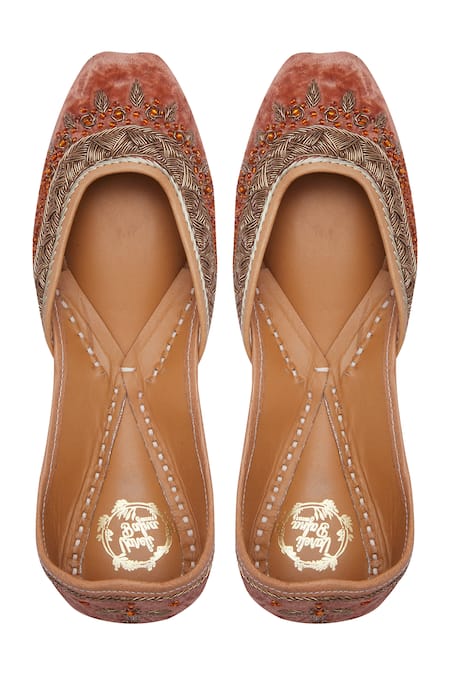 Vareli Bafna Zardozi & Pearl Embroidered Velvet Juttis 