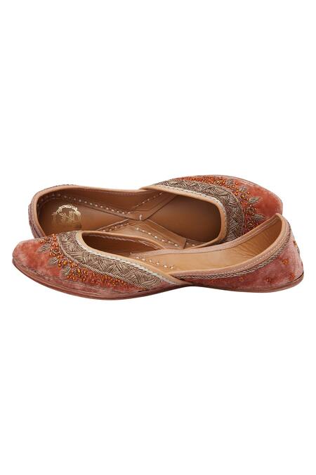 Vareli Bafna_Orange Zardozi And Pearl Embroidered Velvet Juttis _Online_at_Aza_Fashions